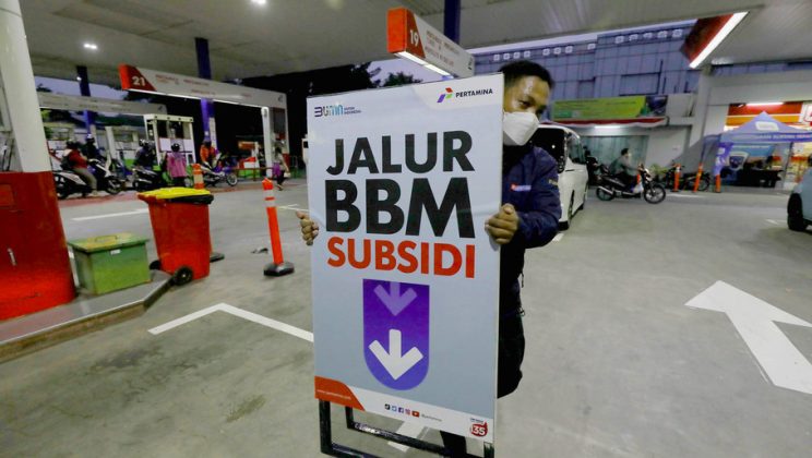 Beranda Bisnis Legislator PKS Minta Bahlil Tak Asal Terapkan Pembatasan BBM Bersubsidi Mulai 1 Oktober